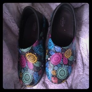 Flower pattern crocs